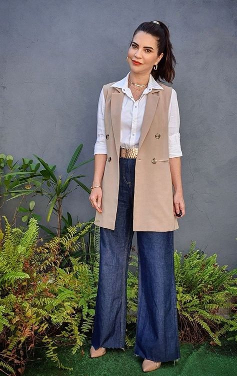 Beige Vest Outfits For Women, White Jacket Outfit Casual, Beige Vest Outfit, Sleeveless Blazer Outfit, Waistcoat Outfit, Vest Outfits For Women, Summer Business Casual Outfits, Chic Winter Outfits, Casual Chic Outfit