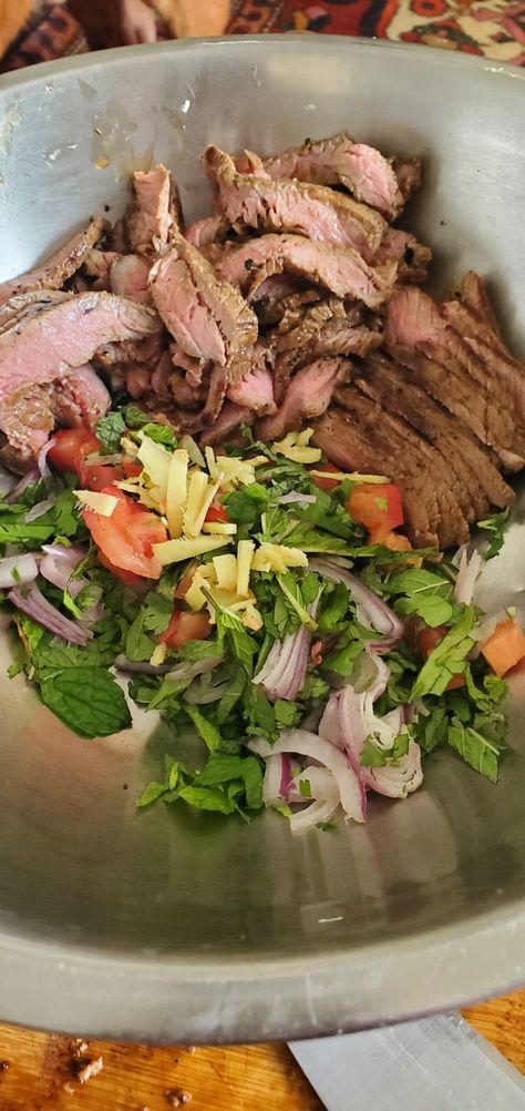 Thai Beef Salad, Thai Beef, Beef Salad, Best Thai, Asian Salad, Sliced Meat, International Food, Roma Tomatoes, Thai Food