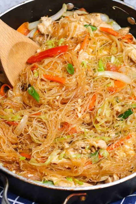 This amazing Pad Woon Sen recipe is surprisingly easy to make at home in under Chicken Stir Fry With Rice Noodles, Saifun Noodles Recipe, Pad Woon Sen Recipe, Glass Noodle Recipes, Rice Noodle Stir Fry, Glass Noodles Recipe, Thai Stir Fry, Rice Noodle Recipes, Noodles Chicken