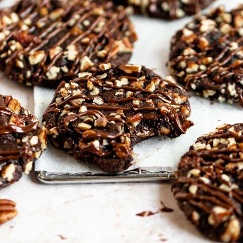 Turtle Brownie Cookies, Turtle Shortbread Cookies, Pecan Turtle Cookies, Double Chocolate Turtle Cookies, Turtle Cookies Recipe, 2024 Cookies, Festive Christmas Cookies, Small Chocolate Cake, Large Cookies