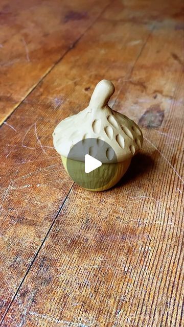 Crockd on Instagram: "how to make an acorn ring holder 💍 use the pinch pot technique to create your own lil acorn jar! very easy cottagecore diy 🌲   made by our special squirrel @chelseamorganart ✨   #clay #pottery #athomepottery #diyclayinspo #howtoclay #diyclayideas #clayinspo #potteryinspo #handmadeceramics  #easyclaydiy #diygiftideas #diygifts #crockd #cottagecore" Acorn Ring, Cottagecore Diy, Pinch Pot, Clay Hand, Clay Work, Pinch Pots, Pottery Making, Clay Ideas, Clay Ceramics