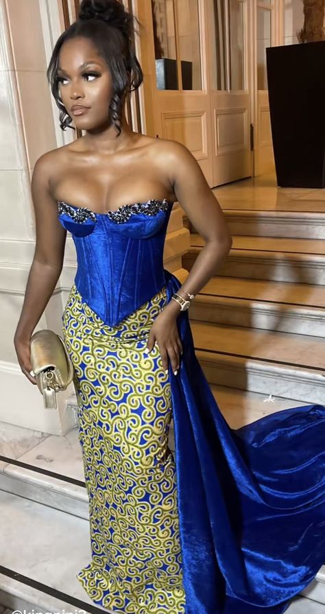 African Dresses For Prom, Asoebi Birthday Dress, Congolese Dress Style, African Dresses For Women Prom, Asoebi Girls Styles, African Gala Dresses, Black And White Traditional Dress, Congolese Outfit, Corset African Dress