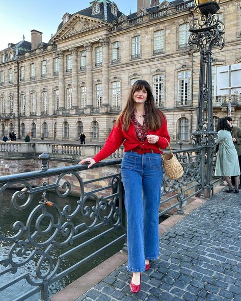 Well, red was very trendy this winter, but I’ll still wear it all year long 🌹it’s my favorite color [to wear], what’s yours ? Évidemment … | Instagram Chic French Outfits, Red Outfit Casual, Simple Dpz, Red Shoes Outfit, Classy Ootd, French Outfits, Outfit Coquette, Parisian Outfits, French Wardrobe