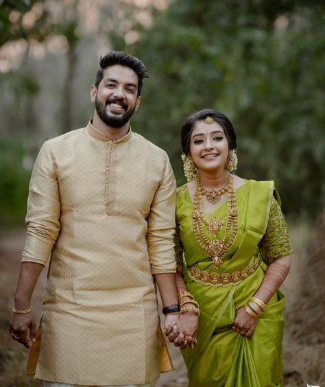 Kerala Hindu Groom Wedding Dress, Kerala Groom Outfit Hindu, Hindu Bridal Saree Kerala, Hindu Wedding Saree, Kerala Groom, Kerala Bride Hairstyles, Kerala Couples, God Bharai, Onam 2024