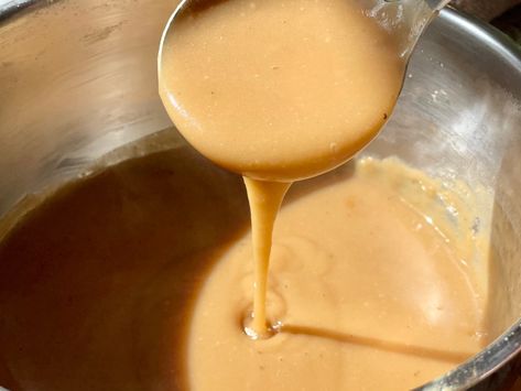 This recipe is amazingly easy and quick as well as low in calories! It goes great on everything. Copycat Kfc Gravy, Kfc Bowls Copycat, Kfc Gravy Recipe Copycat, Copycat Kfc Bowl, Kfc Gravy Recipe, Kfc Famous Bowl, Kfc Gravy, Christmas Snack Mix, Copycat Kfc