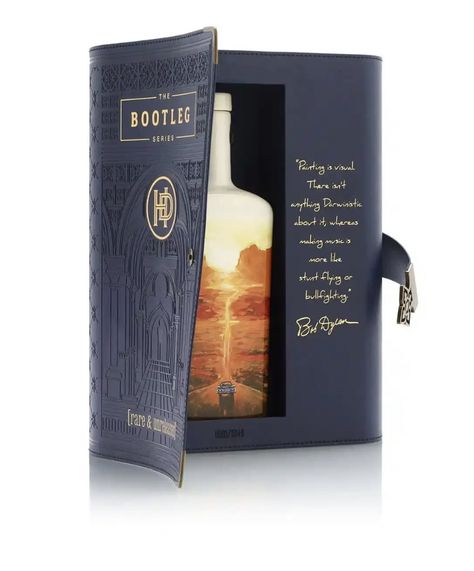 Luxury Bottle Packaging, Luxury Wooden Boxes, Wine Boxes, Spirit Drink, Innovative Packaging, Food Menu Design, Wine Packaging, Beverage Packaging, Bottle Packaging