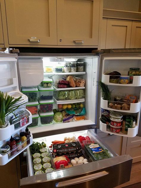 Fridge Goals, Healthy Fridge, Fridge Pantry, Clean Baking, Cleaning Painted Walls, Meal Prep Clean Eating, Kitchen Organization Pantry, Clean Food Crush, Food Crush