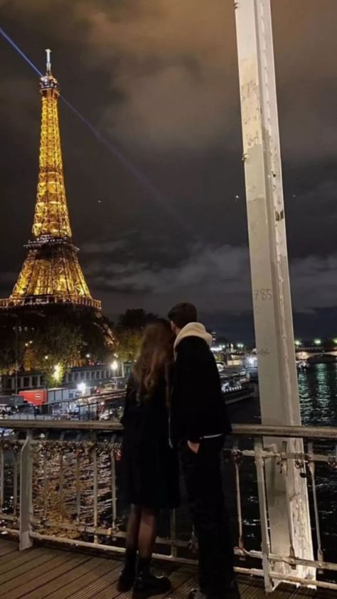 Anna And Etienne, Etienne St Clair, Anna Oliphant, Books Tiktok, Cute Couple Aesthetic, Anna And The French Kiss, Foto Best Friend, Stephanie Perkins, Paris Couple