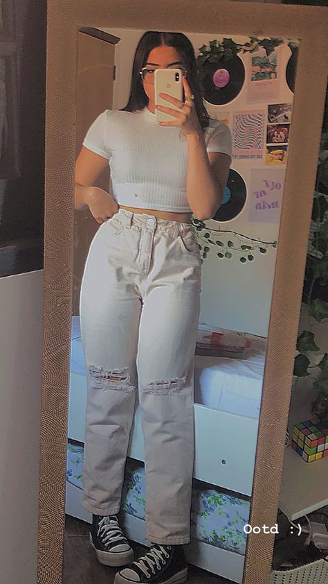 Mom jeans bege Mom Jeans Midsize, Medium Girls Body Outfits, Jeans Midsize, Mom Jeans Outfit Midsize, Mom Jeans Outfit Aesthetic, Outfits Mom Jeans, Medium Body Outfits, Ootd Ideas For Chubby, Medium Sized Girls Outfits