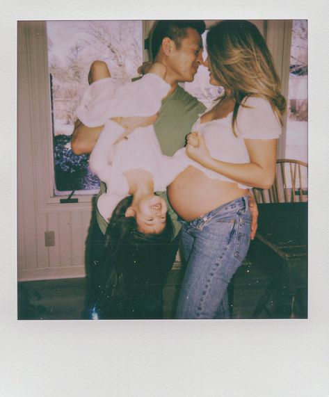 Photo Booth Baby Announcement, Disposable Camera Maternity Shoot, Pregnant Polaroid, Weird Maternity Pictures, Film Maternity Photos, Cool Maternity Photos, Nontraditional Maternity Photos, Polaroid Baby Announcement, Film Pregnancy Announcement