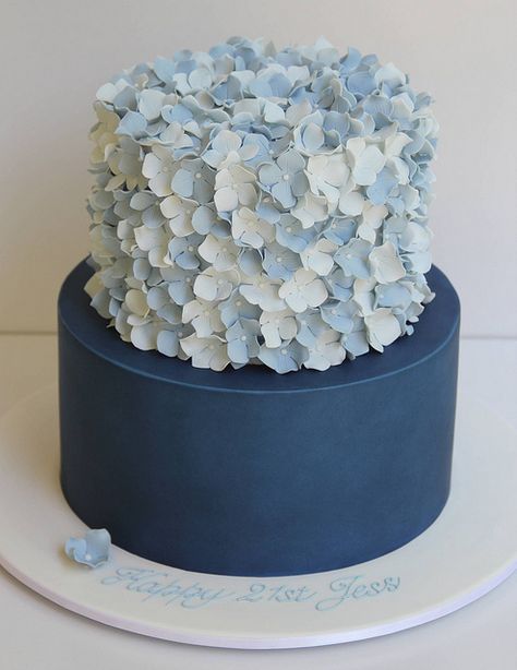 2-tier hydrangea cake by Creative Cakes by Julie, via Flickr 2tier Cake, Cake Hydrangea, Bolo Musical, Wedding Cake Hydrangea, Hydrangea Cake, Torte Creative, Cake With Flowers, Fondant Wedding Cakes, Torte Cupcake