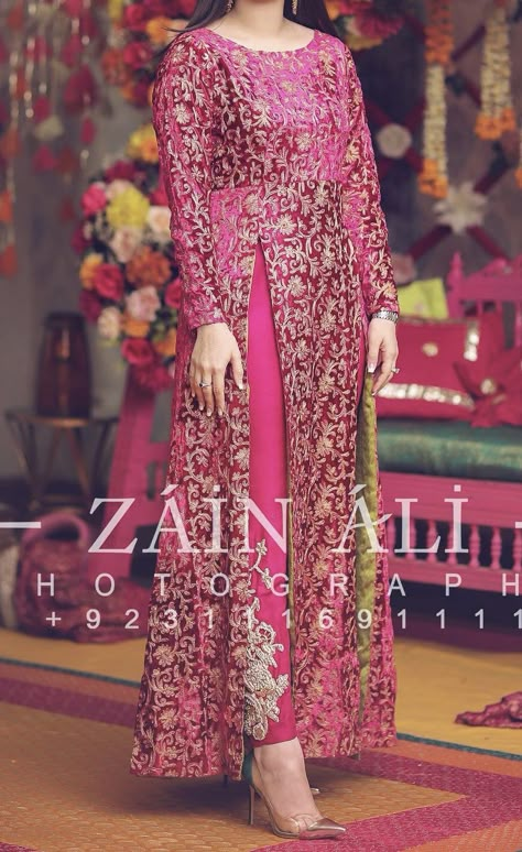 Banarsi Dress Ideas, Pakistani Fashion Party Wear Salwar Kameez, Gowns Dresses Pakistani, Brocket Suit Design, Partywear Gowns Indian, Pakistani Dress Design For Wedding, Banarsi Suit Design Indian Style, Velvet Dress Designs Gowns, Party Wear Indian Dresses Designer