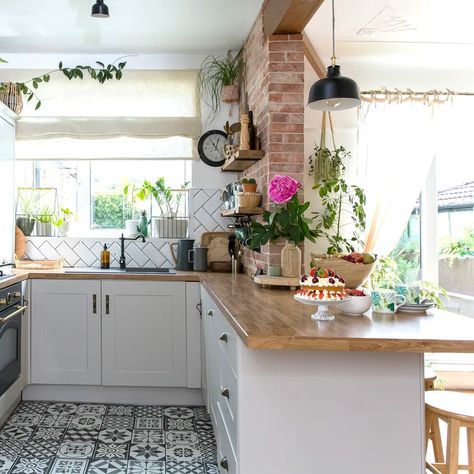 The top peninsula kitchens to help you plan a perfect layout | Ideal Home