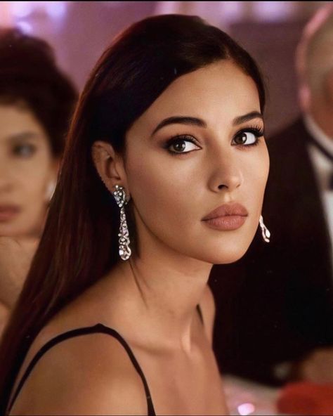 @solonelybutfabulous on Instagram: “#monicabellucci cred to owner!!” Vincent Cassel, Monica Bellucci, Beauty Icons, Beauty Inspiration, Dark Hair, Pretty Woman, Other People, Beautiful People, Long Hair