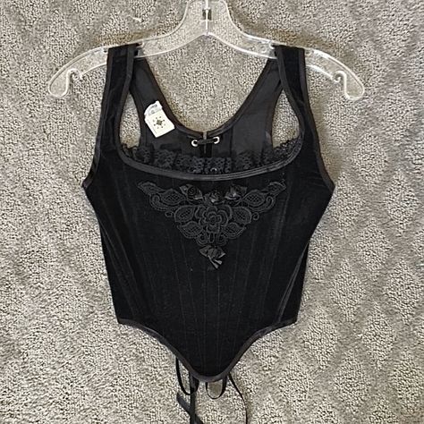 girl grunge goth aesthetic 2000s fashion clothing archive vintage cyber deftones mall goth black gothic archival corset Grunge Necklaces, Thrift Outfits, Little Top Big Pants, Black Velvet Corset, Clothing Png, Elegant Gloves, Velvet Corset, Rose Motif, Alt Style