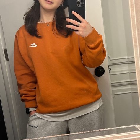 Nike crewneck orange L Orange Crewneck Outfit, Nike Hoodie Outfit, Crewneck Sweatshirt Outfit, Crewneck Outfit, Orange Crewneck, Nike Jumper, Nike Crewneck Sweatshirt, Nike Crewneck, Nike Sweaters