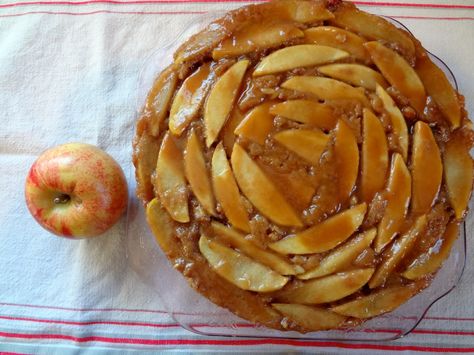 Bourbon Cake Recipe, Spiced Apple Cake, Upside Down Apple Cake, Bourbon Cake, Bourbon Caramels, Apple Bourbon, Upside Down Cake, Apple Orchard, Spiced Apples