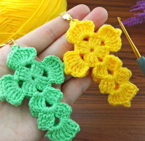 Crochet Heart Keychain, Crochet Bookmarks Free Patterns, Easy Crochet Bookmarks, Keychain Patterns, Bookmark Crochet, Keychain Making, Crochet Bookmark Pattern, Keychain Pattern, Quick Crochet Patterns