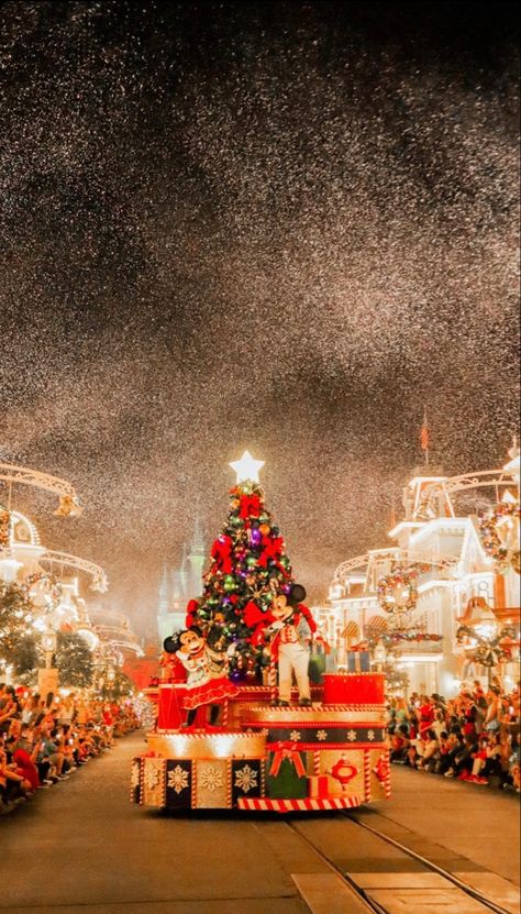 Disneyworld Christmas Wallpaper, Alice In Wonderland Pictures, Disney Christmas Decorations, Disney World Christmas, Disneyland Pictures, Disney World Magic Kingdom, Disney Magic Kingdom, Old Disney, Disney Life