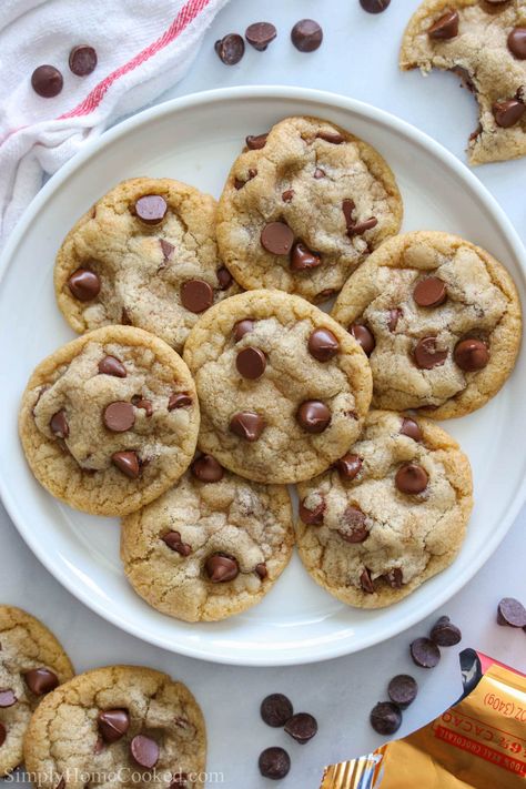 These Chewy Chocolate Chip Cookies are rich and buttery with tons of chocolate chips. This classic recipe is sinfully good and so easy to make! #chewychocolatechipcookies #chewychocolatechipcookiesrecipe #chocolatechipcookiesrecipe #chewcookiesrecipe Best Chocolate Chip Cookie Recipe Chewy, Cookies Gooey, Triple Chocolate Chip Cookies, Chewy Chocolate Chip Cookies Recipe, Crispy Chocolate Chip Cookies, Cookie Recipes Chewy, Gooey Chocolate Chip Cookies, Best Chocolate Chip Cookies Recipe, Gooey Cookies