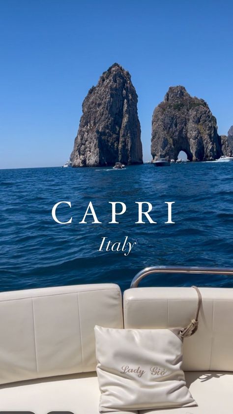 Capri Boat Tour, Thumbnails Aesthetic, Capri Italy Aesthetic, Capri Aesthetic, Positano Aesthetic, Capri Boat, Italy Capri, Blue Cave, Capri Italia