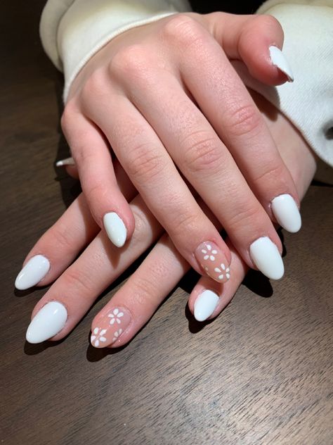 Bright White Nails, Nail Polish Aesthetic, Polish Aesthetic, Nail Polish Ideas, Nails Aesthetic, Polish Ideas, White Nail Polish, White Nail Designs, White Nail