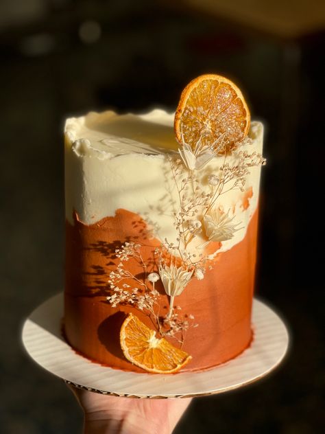 Simple But Pretty Wedding Cakes, Citrus Cake Design, Orange And Green Cake Design, Fall Wedding Cake Simple, Orange Colored Cake, Orange Cake Wedding, Orange And Green Cake, Orange Theme Cake, Autumn Cake Decorating