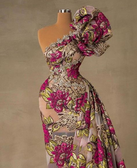 Dress With Side Tail, Nigerian Asoebi, Nigerian Outfits, Ankara Dress Designs, Floral Evening Dresses, Nigerian Lace Styles, African Inspired Clothing, Asoebi Styles, Silk Bow