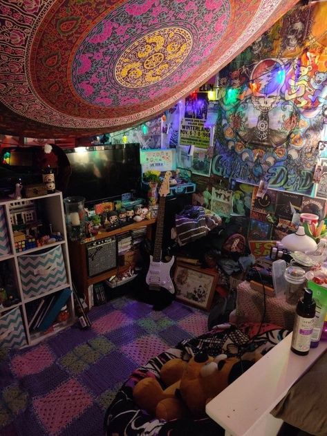 Melody Bedroom, Punk Room, Pastel Aesthetic Room, Hippie Bedroom Decor, Diy Dorm, Hippie Bedroom, Hippie Room Decor, Hippy Room, Chill Room