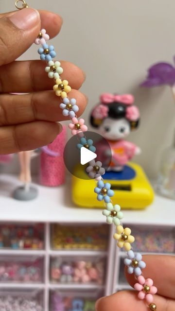 Umi 🌊🌞 on Instagram: "Pulsera con mostacillas 🌸🌺🤩  . . . . . . . . . . . #parati #reels #pulseras #mostacillas #colores #accesorios #bisuteria #joyas #personalizadas #flores #moda #mujer #manualidades #arte #🌸" Bracelet Colors, Art Classroom, Macrame, Illustration Art, Bracelet, Collar, Beads, Crochet, On Instagram