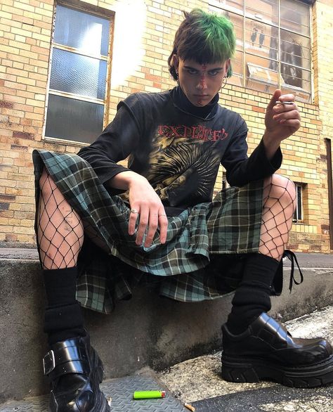 Goth Enby Outfits, Queer Goth Fashion, Men In Skirts Punk, Goth Nonbinary Fashion, Queer Alt Fashion, Masculine Alternative Outfits, Queer Punk Fashion, Amab Enby Fashion, Queer Masc Fashion