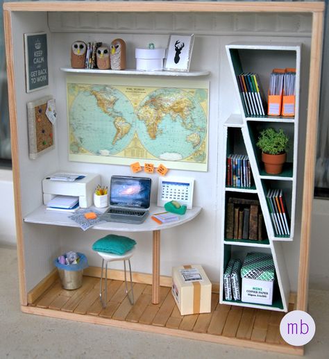 Miniature Office, Room Box Miniatures, Diy Barbie House, Modern Dollhouse Furniture, Doll Furniture Diy, Diy Barbie Furniture, Diy Doll Miniatures, Mini Doll House, Doll House Plans