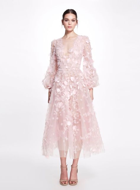 Gaun Tulle, Marchesa Couture, Marchesa Fashion, Blush Cocktail Dress, Gaun Koktail, Eco Friendly Dress, Spring Teacher Outfits, Tulle Midi Dress, Embroidered Tulle