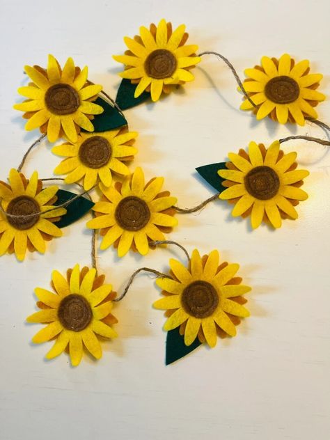 Sunflower Garland, Primitive Sunflowers, Summer Garland, Spring Garland, Charlie Brown Tree, Felt Bunting, September Flowers, Holiday Garland, Garland Ideas