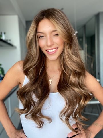 Curled Hair Big Curls, Bridesmaid Blowout Hair, Big Beachy Waves, Full Curls For Long Hair, Big Glamorous Curls, Volumous Curls Long Hair, Blown Out Wavy Hair, Flowy Curls Soft Waves, Bouncy Blow Dry Curls