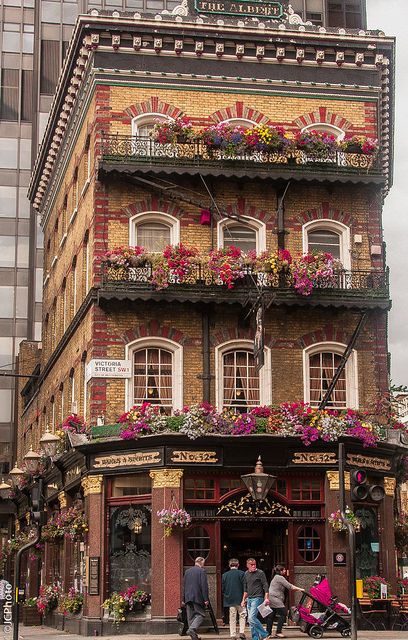 Residence Architecture, Victoria London, British Pub, London Pubs, Voyage Europe, England And Scotland, London Town, England Uk, England Travel