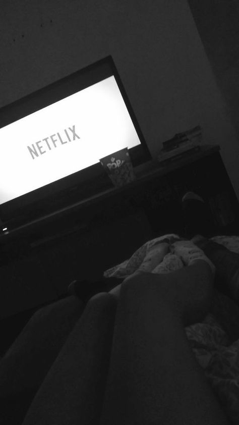 Couples Netflix Bed, Netflix And Chill Couple, Netflix Tumblr, Diy Room Decor Videos, Decor Videos, Netflix And Chill, Diy Room, Juventus, Room Diy