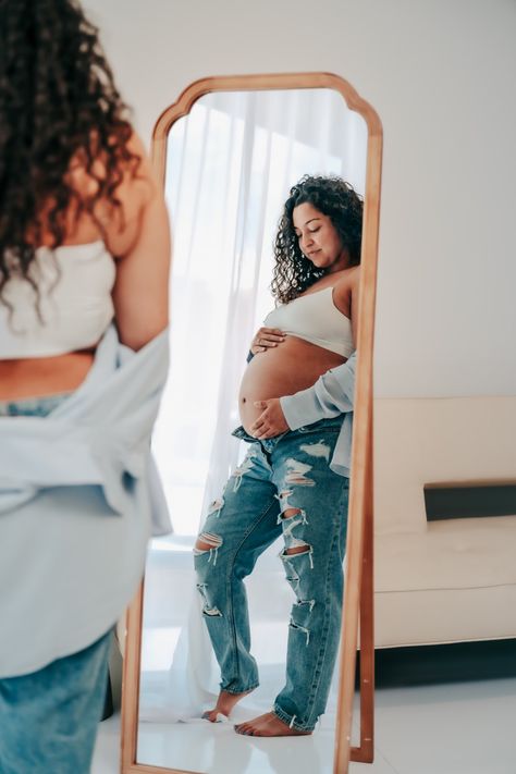 Casual Maternity Pictures Jeans, Mirror Maternity Pictures, Maternity Jeans Outfit Photoshoot, Maternity Photo Shoot Ideas Jeans, Maternity Shoot With Jeans, Jeans Pregnancy Photoshoot, Maternity Photography Jeans, Maternity Shoot Jeans, Maternity Jeans Photoshoot