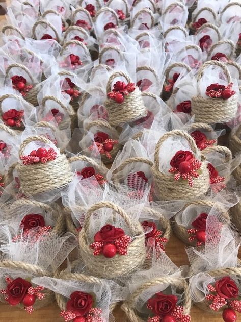 Wedding Gift Pack, Wedding Gifts Packaging, Free To Use Images, Jute Crafts, Wedding Crafts Diy, Wedding Gifts For Guests, Wedding Candy, Diy Gift Box, Wedding Gift Favors