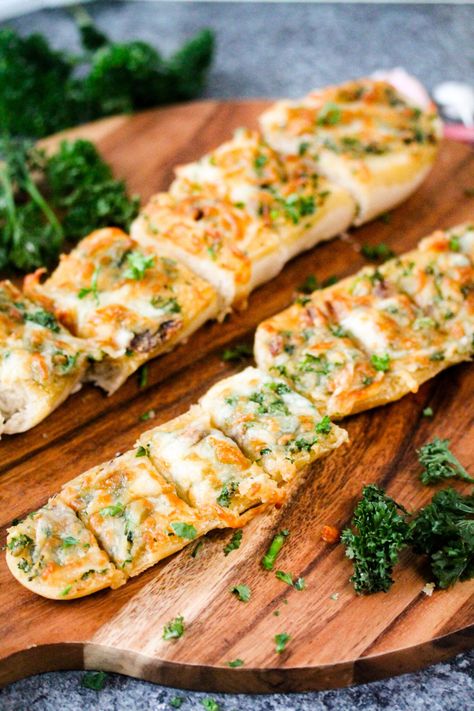 Tik Tok Garlic Bread in Air Fryer - Sims Home Kitchen Garlic Bread In Air Fryer, French Garlic Bread, Bread In Air Fryer, Sims Home, Easy Garlic Bread Recipe, Easy Garlic Bread, Garlic Bread Pizza, Make Garlic Bread, Homemade Garlic Bread