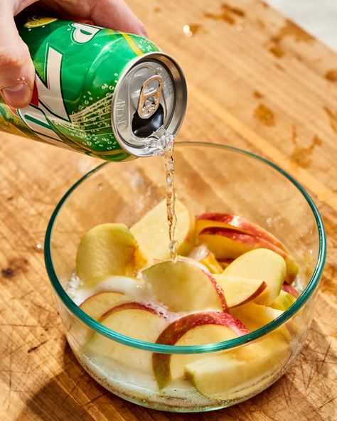 Keep Apple Slices From Browning, Keep Apples From Browning, Main Food, Apple Chips, Charcuterie Inspiration, Citrus Juice, Slices Recipes, Apple Pear, Granny Smith Apples