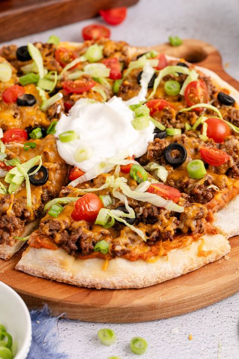 Creamy Refried Beans, Easy Taco Pizza, Mexican Chicken Casserole, Healthy Pizza Recipes, Blueberry Breakfast Cake, Ground Beef Tacos, Taco Pizza, Low Carb Appetizers, Easy Taco