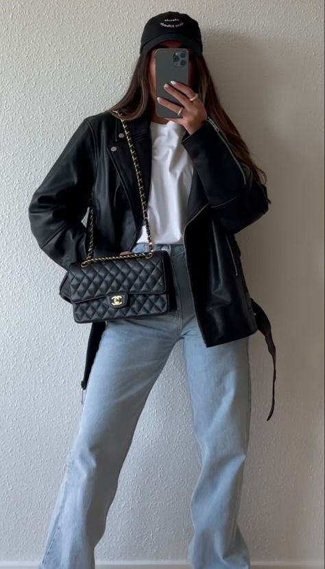 Chanel Bag Outfit Street Style, Chanel Charms, Chanel 19 Flap Bag, Chanel Bag Outfit, Reiss Dress, Chanel 19 Bag, Street Style 2023, Outfit Street Style, Chanel Classic Flap Bag