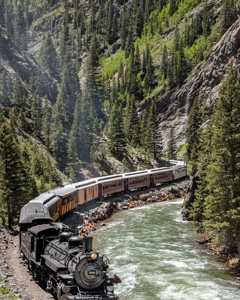 Steam Trains Photography, Scenic Train Rides, Steam Engine Trains, Scenic Railroads, Railroad Pictures, America The Beautiful, Railroad Photography, Train Art, Railroad Photos