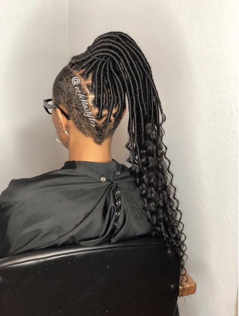 Mohawk Dreadlocks, Braid Undercut, Mohawk Locs, Boho Locks, Loc Braids, Box Braids Shaved Sides, Crazy Braids, Locs Hairstyles For Women, Mohawk Cut