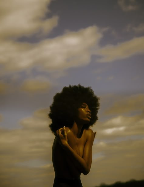 Shotlist Ideas, Afro Photography, Afro Photoshoot Black Women, Nature Shoot Black Women, Mother Nature Black Woman, Afro Surrealism Photography, Black African Woman Photography, Black Earth Girl Aesthetics, Afrofuturism Art