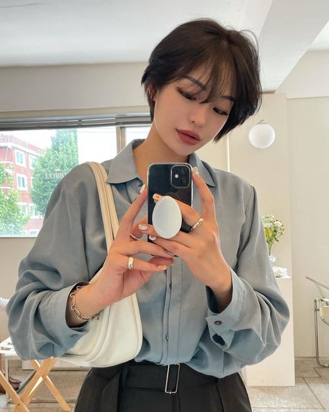 Chinese Pixie Haircut, Short Hair Formal Outfit, Asian Boycut For Women, Cute Short Haircuts Asian, Pixie Haircut Asian Women, Short Hair Outfits Korean, Japanese Pixie Cut, Ootd Short Hair, Short Hair With Perm