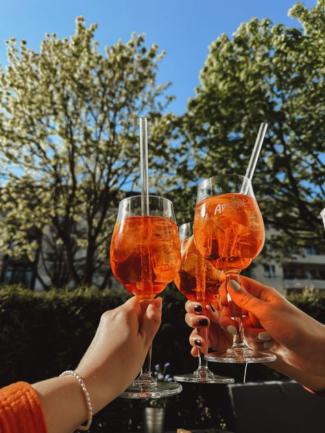 Anja Aesthetic, Spritz Aesthetic, Aperol Spritz Aesthetic Party, Aperol Spritz Summer, Aperol Spritz Aesthetic, Aesthetic Aperol Spritz, August Events, Fresh Margarita, Adult Tea Party