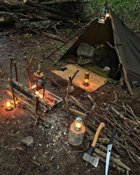 Outdoors - Survival - Camping on Instagram: “Simplicity is the answer for a good living!⠀ ⠀ Follow @campingflame for daily outdoor photos⠀ ⠀ Photo by @hokkaider⠀ ⠀ #backpacking…” Bushcraft Backpack, Mountain Trekking, Outdoor Skills, Bushcraft Kit, Bushcraft Shelter, Travel Mountains, Camping Inspiration, Wild Camp, Bushcraft Gear