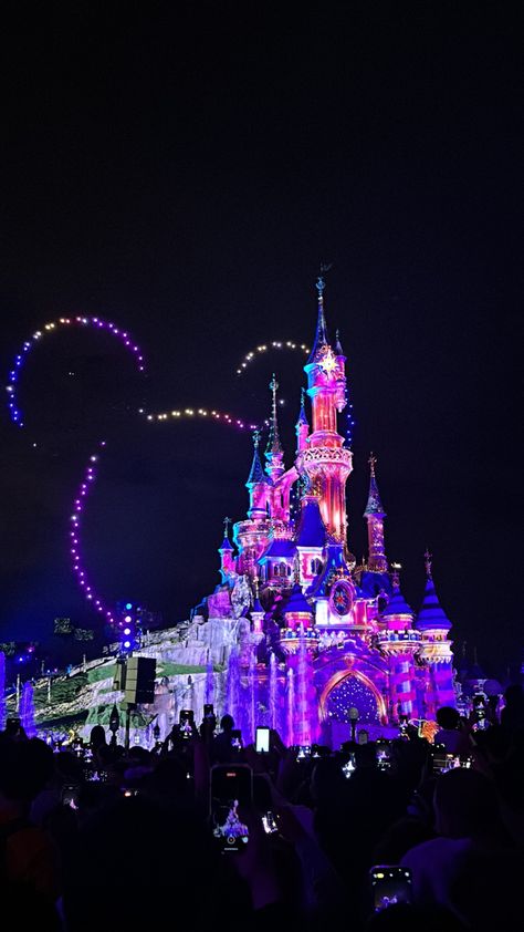 Friend group, paris, vacation, france, Europe, shopping, Eiffel, french, Disneyland, Disney, lighshow, fireworks, castle Eurodisney Paris, Europe Shopping, Paris Vacation, Friend Group, Disneyland Paris, Fireworks, Disneyland, Castle, Paris